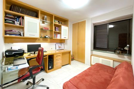 Apartamento à venda com 282m², 5 quartos e 4 vagas Apartamento à venda com 282m², 5 quartos e 4 vagasEscritório