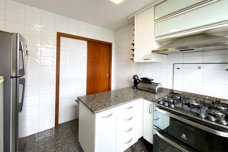 Apartamento à venda com 282m², 5 quartos e 4 vagas Apartamento à venda com 282m², 5 quartos e 4 vagasCozinha