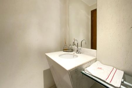 Apartamento à venda com 282m², 5 quartos e 4 vagas Apartamento à venda com 282m², 5 quartos e 4 vagasLavabo da Sala