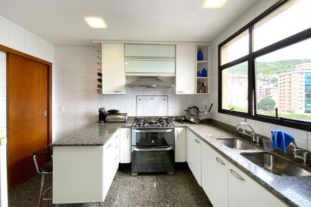 Apartamento à venda com 282m², 5 quartos e 4 vagas Apartamento à venda com 282m², 5 quartos e 4 vagasCozinha