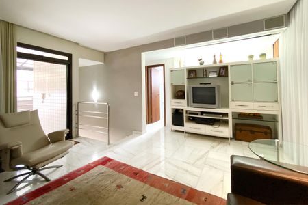 Apartamento à venda com 282m², 5 quartos e 4 vagas Apartamento à venda com 282m², 5 quartos e 4 vagasSala de Estar