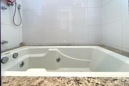 Apartamento à venda com 282m², 5 quartos e 4 vagas Apartamento à venda com 282m², 5 quartos e 4 vagasBanheiro da Suíte 1