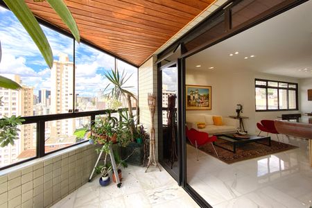 Apartamento à venda com 282m², 5 quartos e 4 vagas Apartamento à venda com 282m², 5 quartos e 4 vagasVaranda da Sala