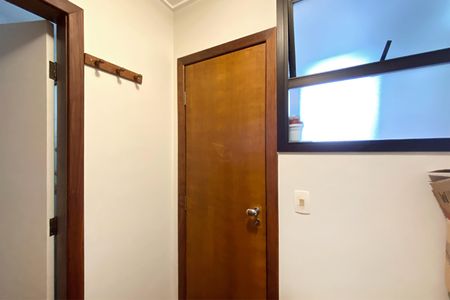 Apartamento à venda com 282m², 5 quartos e 4 vagas Apartamento à venda com 282m², 5 quartos e 4 vagasQuarto de Serviço