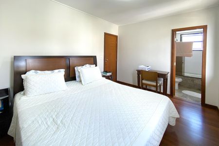 Apartamento à venda com 282m², 5 quartos e 4 vagas Apartamento à venda com 282m², 5 quartos e 4 vagasSuite 1