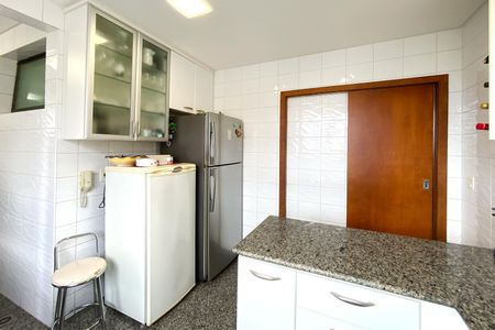 Apartamento à venda com 282m², 5 quartos e 4 vagas Apartamento à venda com 282m², 5 quartos e 4 vagasCozinha