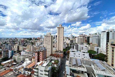 Apartamento à venda com 282m², 5 quartos e 4 vagas Apartamento à venda com 282m², 5 quartos e 4 vagasVista da Sala de Estar