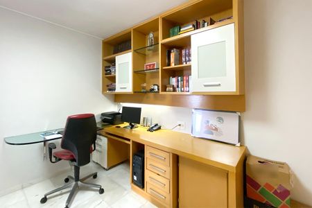 Apartamento à venda com 282m², 5 quartos e 4 vagas Apartamento à venda com 282m², 5 quartos e 4 vagasEscritório