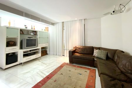 Apartamento à venda com 282m², 5 quartos e 4 vagas Apartamento à venda com 282m², 5 quartos e 4 vagasSala de Estar