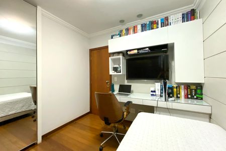 Apartamento à venda com 282m², 5 quartos e 4 vagas Apartamento à venda com 282m², 5 quartos e 4 vagasQuarto 2