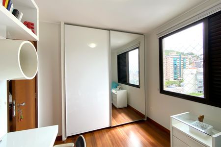 Apartamento à venda com 282m², 5 quartos e 4 vagas Apartamento à venda com 282m², 5 quartos e 4 vagasQuarto 3