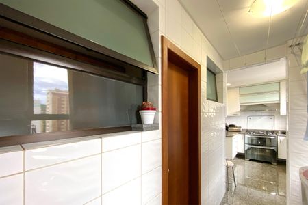 Apartamento à venda com 282m², 5 quartos e 4 vagas Apartamento à venda com 282m², 5 quartos e 4 vagasÁrea de Serviço