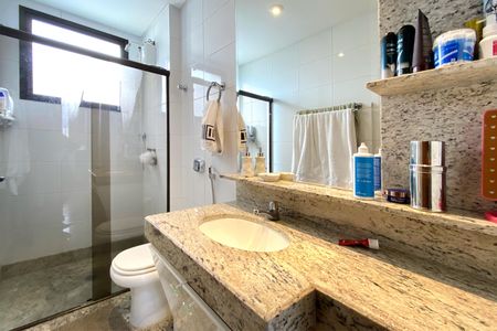 Apartamento à venda com 282m², 5 quartos e 4 vagas Apartamento à venda com 282m², 5 quartos e 4 vagasBanheiro