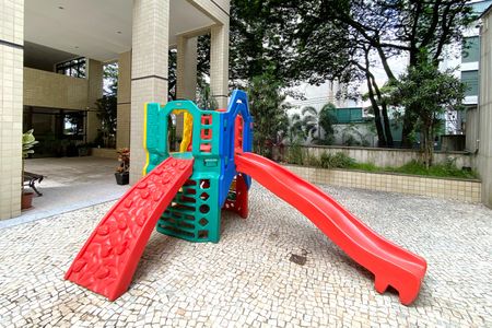 Apartamento à venda com 282m², 5 quartos e 4 vagas Apartamento à venda com 282m², 5 quartos e 4 vagasÁrea comum - Playground