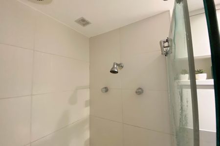 Banheiro de kitnet/studio para alugar com 1 quarto, 34m² em Sqnw, Brasília