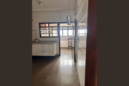 Apartamento para alugar com 270m², 3 quartos e 4 vagas