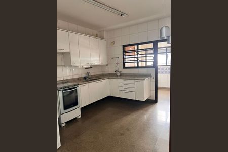 Apartamento para alugar com 270m², 3 quartos e 4 vagas