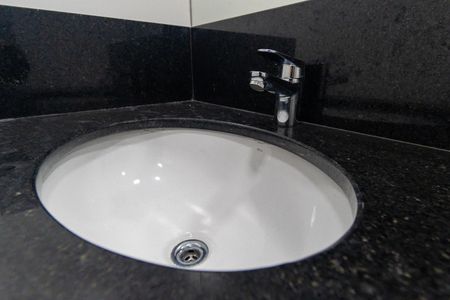 Apartamento à venda com 62m², 2 quartos e 1 vagaBanheiro Social Detalhe