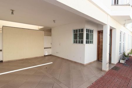 Casa de condomínio à venda com 100m², 3 quartos e 1 vaga Casa de condomínio à venda com 100m², 3 quartos e 1 vagaGaragem