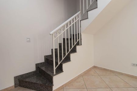 Casa de condomínio à venda com 100m², 3 quartos e 1 vaga Casa de condomínio à venda com 100m², 3 quartos e 1 vagaEscada