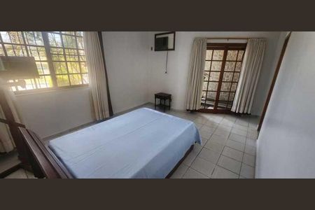 Casa de condomínio à venda com 192m², 4 quartos e 3 vagas