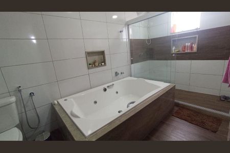 Casa à venda com 4 quartos, 278m² em Piratininga, Niterói