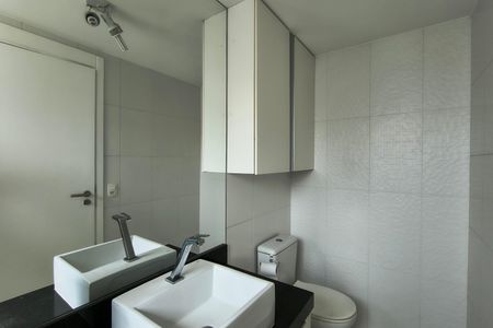 Apartamento para alugar com 70m², 2 quartos e 1 vaga Apartamento para alugar com 70m², 2 quartos e 1 vagaBanheiro da Suíte