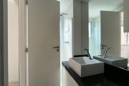 Apartamento para alugar com 70m², 2 quartos e 1 vaga Apartamento para alugar com 70m², 2 quartos e 1 vagaBanheiro da Suíte