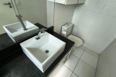 Apartamento para alugar com 70m², 2 quartos e 1 vaga Apartamento para alugar com 70m², 2 quartos e 1 vagaBanheiro da Suíte