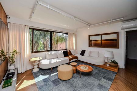 Sala de apartamento para alugar com 3 quartos, 180m² em São João, Porto Alegre