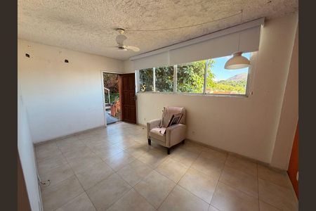Casa à venda com 6 quartos, 450m² em Santa Rosa, Niterói