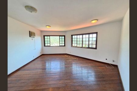 Casa à venda com 4 quartos, 272m² em São Francisco, Niterói