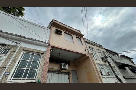 Casa à venda com 113m², 2 quartos e sem vaga Casa à venda com 113m², 2 quartos e sem vagaFachada