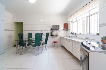 Casa à venda com 231m², 2 quartos e 2 vagas Casa à venda com 231m², 2 quartos e 2 vagasCozinha