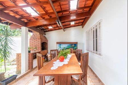 Casa à venda com 231m², 2 quartos e 2 vagas Casa à venda com 231m², 2 quartos e 2 vagasÁrea gourmet