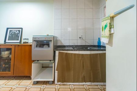 Casa à venda com 231m², 2 quartos e 2 vagas Casa à venda com 231m², 2 quartos e 2 vagasSalão
