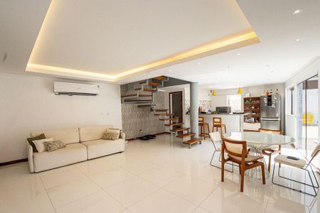 Casa à venda com 4 quartos, 150m² em Itaipu, Niterói