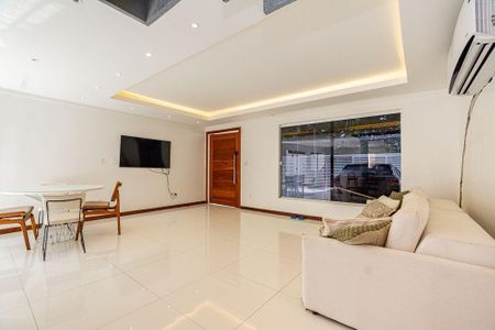 Casa à venda com 4 quartos, 150m² em Itaipu, Niterói