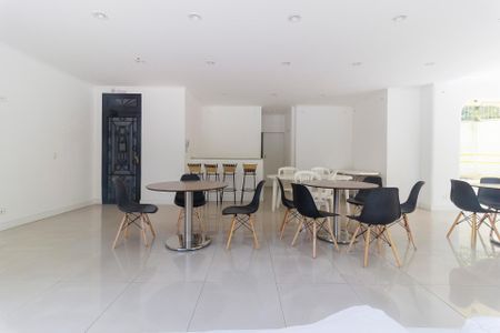 Apartamento à venda com 64m², 2 quartos e 1 vagaÁrea comum - Salão de festas