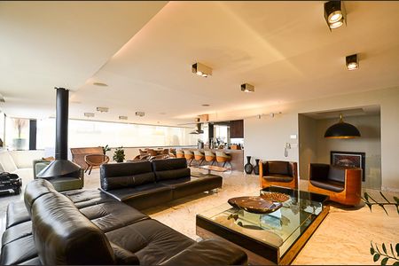 Apartamento à venda com 600m², 5 quartos e 4 vagas Apartamento à venda com 600m², 5 quartos e 4 vagasSala Cobertura