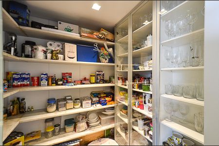 Apartamento à venda com 600m², 5 quartos e 4 vagas Apartamento à venda com 600m², 5 quartos e 4 vagasCozinha - Despensa