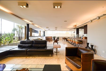 Apartamento à venda com 600m², 5 quartos e 4 vagas Apartamento à venda com 600m², 5 quartos e 4 vagasSala Cobertura