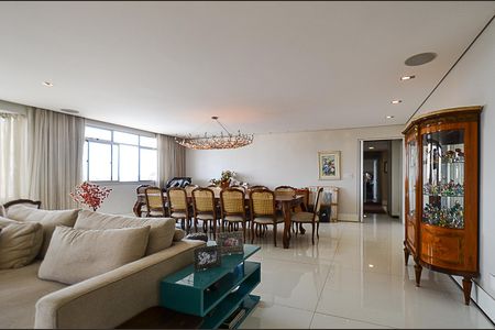 Apartamento à venda com 600m², 5 quartos e 4 vagas Apartamento à venda com 600m², 5 quartos e 4 vagasSala de Jantar