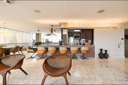 Apartamento à venda com 600m², 5 quartos e 4 vagas Apartamento à venda com 600m², 5 quartos e 4 vagasSala Cobertura