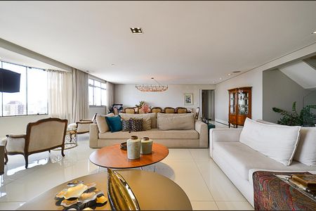 Apartamento à venda com 600m², 5 quartos e 4 vagas Apartamento à venda com 600m², 5 quartos e 4 vagasSala de Estar