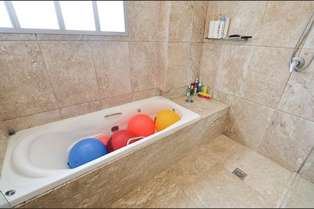 Apartamento à venda com 600m², 5 quartos e 4 vagas Apartamento à venda com 600m², 5 quartos e 4 vagasBanheiro Social