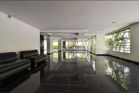 Apartamento à venda com 600m², 5 quartos e 4 vagas Apartamento à venda com 600m², 5 quartos e 4 vagasHall de entrada