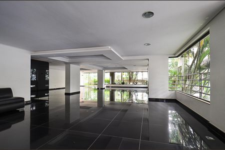 Apartamento à venda com 600m², 5 quartos e 4 vagas Apartamento à venda com 600m², 5 quartos e 4 vagasHall de entrada