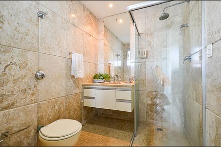 Apartamento à venda com 600m², 5 quartos e 4 vagas Apartamento à venda com 600m², 5 quartos e 4 vagasBanheiro Cobertura