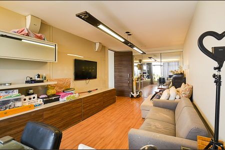 Apartamento à venda com 600m², 5 quartos e 4 vagas Apartamento à venda com 600m², 5 quartos e 4 vagasSala de TV Cobertura